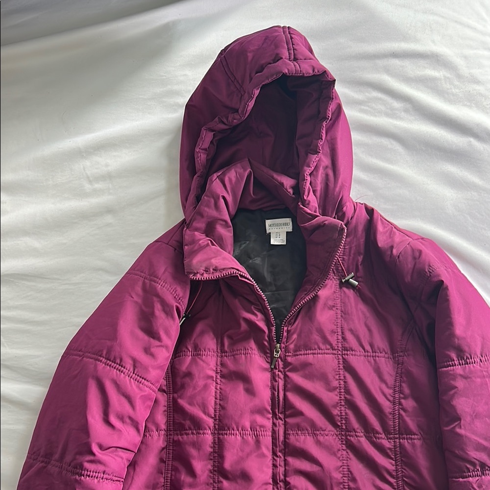 Women's Hooded Puffer Jacket in Burgundy